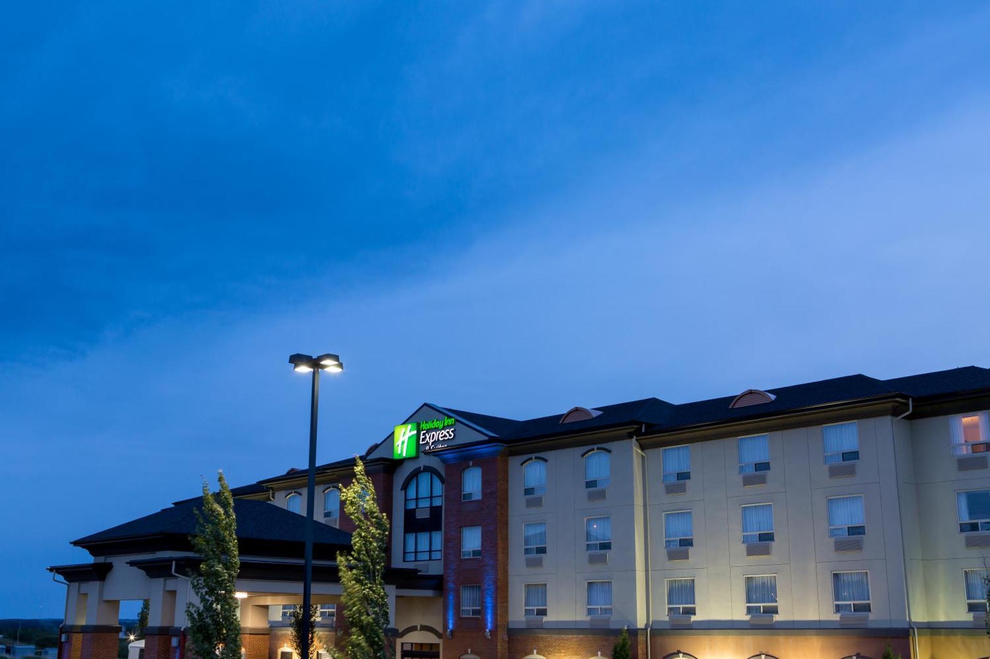 Holiday Inn Express & Suites Drayton Valley By Ihg Kültér fotó